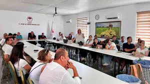Hatay'da turunçgil üretiminde doğru hasat teknikleri masaya yatırıldı