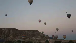 Kapadokya'da tıp dünyası balonlarla rahim ağzı kanseri farkındalığı oluşturdu