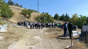 Hayata veda eden genç sağlık çalışanı duygusal bir cenaze töreniyle uğurlandı