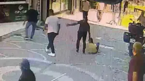 Geyve'deki kavga anı güvenlik kameralarına yansıdı