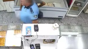Esenler'de baklavacıda hırsızlık anı güvenlik kamerasında kaydedildi