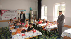 Eğitime destek her zaman yaşatılıyor: Sivas'ta köy okullarına kırtasiye yardımı