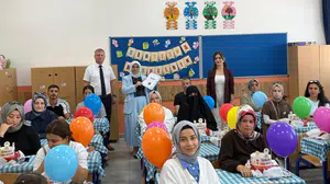 Düzce'de uyum haftası başladı: Minik öğrenciler heyecanla okula adım atıyor