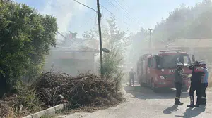 Burdur'da çıkan ev yangını mahalleliyi endişelendirdi