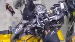 Usta çırağının emeğini değerlendirdi: Doğum günü hediyesi olarak motosikletini hediye etti