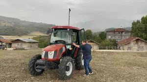 Görme engelli çiftçi Yılmaz Çatıklı'nın azmi örnek oluyor
