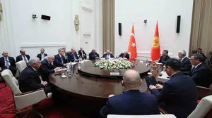 Erdoğan, Kırgızistan'da mevkidaşı Caparov ile önemli bir görüşme yaptı