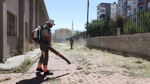 Melikgazi'de okullar yeni döneme hazırlanırken çevre düzenlemeleri dikkat çekti