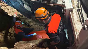 Elazığ'da su boru hattı kazısında meydana gelen göçük sonucu bir işçi hayatını kaybetti