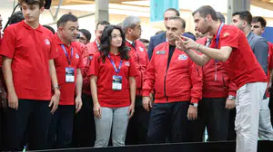 Bakan Kacır, TEKNOFEST yarışma alanında gençlerle buluştu