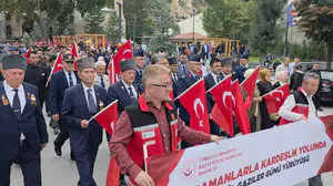 Kütahya'da gazilere saygı yürüyüşü: kardeşlik ve vatan millet vurgusu