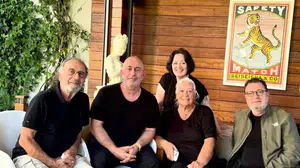 Cem Yılmaz taburcu oldu: ailesiyle ilk fotoğrafını paylaştı