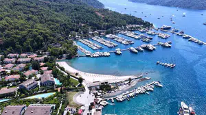 Göcek'te temizlenmiş halk plajı ailelerin kullanımına sunuldu