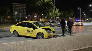 Kayseri'de trafik kazası: Ticari taksi ve otomobil çarpıştı, 1 kişi yaralı