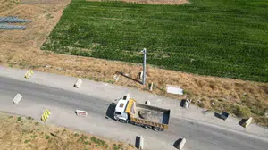 Beton bariyerler mahalle sakinlerini zor durumda bırakıyor