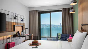İzmir’in dönüşüm hikayesinde yeni bir sayfa: Moxy İzmir kapılarını açtı