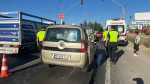 Tavşanlı'da meydana gelen zincirleme trafik kazasında 4 kişi yaralandı