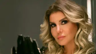 Sahneden bornoza geçiş... Gülben Ergen’in Amerika finali olay oldu!