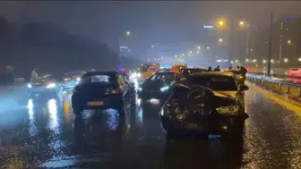 Gökyüzü patladı, trafik durdu! Eyüpsultan’da 7 araç birbirine girdi