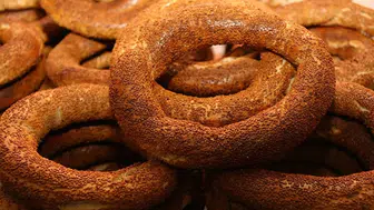 Simit kendini aştı, etiket uzaya çıktı... Resmi karar beklenmeden fiyatlar uçtu!