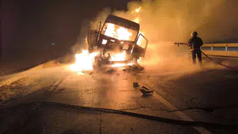 İki tır çarpıştı, biri yandı: Nusaybin’de hareketli gece!