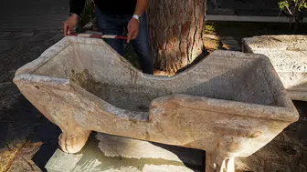 Yolun altından çıktı! Efes'te Roma Dönemi küveti bulundu