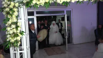 14 yıl önce kaçarak evlendiler... Hayallerini rüya gibi düğünle taçlandırdılar!