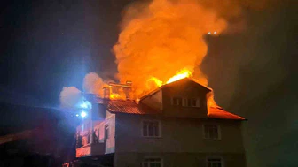 Kastamonu Azdavay’da korkutan yangın: Evin çatısı küle döndü!