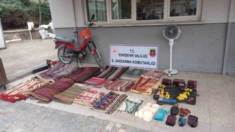 Mezar ustası kılığında 20 evi soydular: Jandarmadan kaçamadılar!