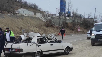 Otomobildeki 5 kişi ölümden döndü: 2 yaralı