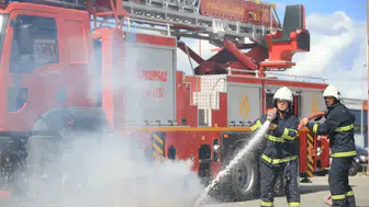 İstanbul Sarıyer'de yükselen alevler Anadolu Yakası’ndan görüldü!