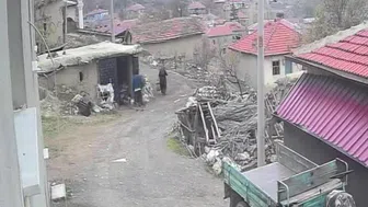 Sığındığı evde kabusu yaşadı: Eşinin sokak ortasında dövdüğü anlar kamerada