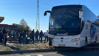 Adıyaman'da korkutan kaza: Otobüs ve traktör çarpıştı, sürücü yaralandı!