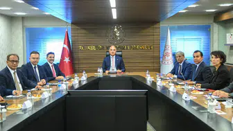Bakan Ersoy'dan hizmet ihracatçılarına tam destek: 'Dünya liginde konumumuzu güçlendiriyoruz'