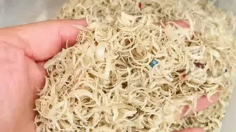 Çöpe atmadı, servete dönüştürdü: Yıllardır biriktirdiği tırnakları kilo ile satıyor!