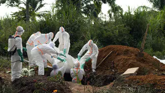 Afrika'da kırmızı alarm: Ebola virüsü her 30 dakikada bir can alıyor