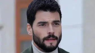 Akın Akınözü kimdir? Kaç yaşında, nereli, nerede yaşıyor, hangi dizi ve filmlerde oynadı?