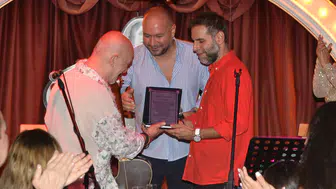 Bülent Özdemir’e Bodrum’da 55’inci sanat yılı onur plaketi verildi