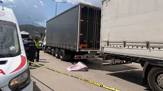 Adana'da iki tırın arasında sıkışan adam hayatını kaybetti