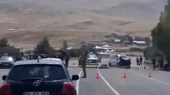 Van’da can pazarı! Muradiye kara yolunda iki araç kafa kafaya çarpıştı: Ölü ve yaralılar var