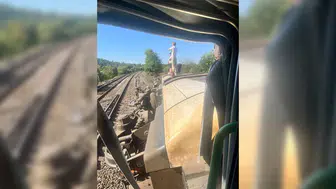 İngiltere'de yolcu treni raydan çıktı: Çok sayıda yaralı var