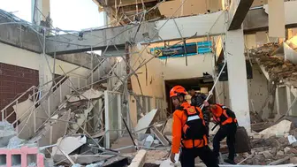 Endonezya'da 7,7'lik felaket sonrası bilanço ağırlaşıyor: Can kaybında korkutan artış!