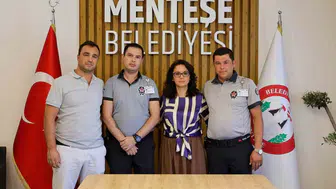 Menteşe'de Türk bayrağını ateşe veren şahıs, belediye güvenliğinin dikkatiyle yakalandı