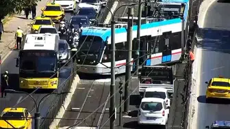 Fındıklı'da tramvay paniği! Yolcular tahliye edildi, seferler aksadı