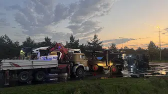 Kayseri'de feci kaza: Yolcu otobüsü ile benzin tankeri çarpıştı!