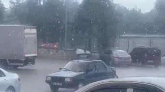 Eskişehir Sivrihisar'da sağanak yağmur etkili oldu: Vatandaş ferahladı