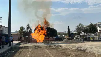 Tekirdağ'da yol çalışmasında doğal gaz borusu patladı: Alevler metrelerce yükseldi