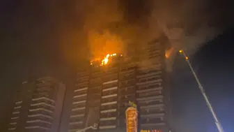 Diyarbakır'da plaza yangını kontrol altına alındı: TOMA'lar da müdahale etti