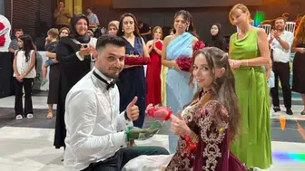 Sınırları aşan aşk: Baklavayla başlayan hikaye halayla taçlandı