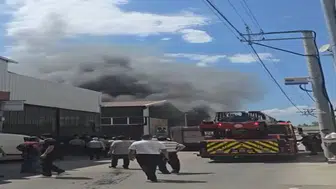 Elyaf ve süngerler alev aldı! Bursa'da itfaiye alarma geçti